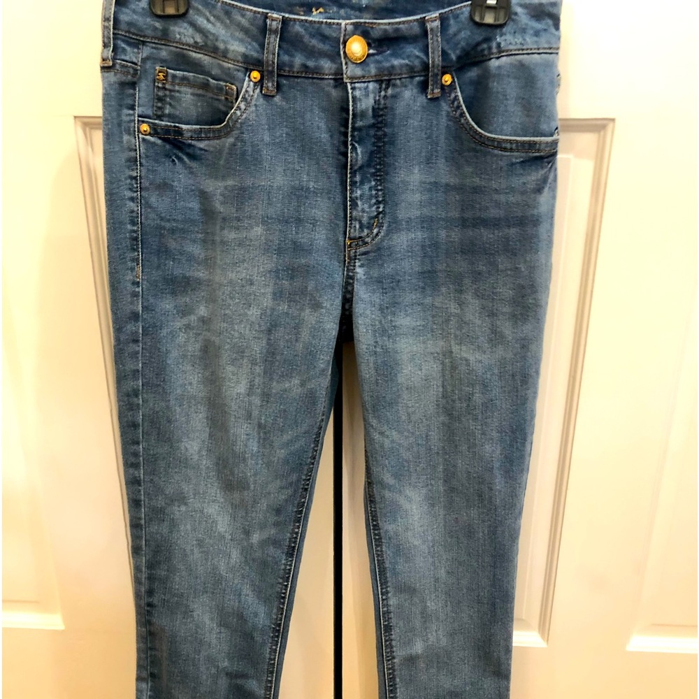 Size 6 SEVEN7 Jeans! They are Weekend Slim Fit Jeans. Very Good Used Condition!